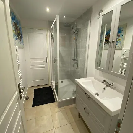 Holiday home Maison Au Calme Avec Piscine Bucy-le-Long